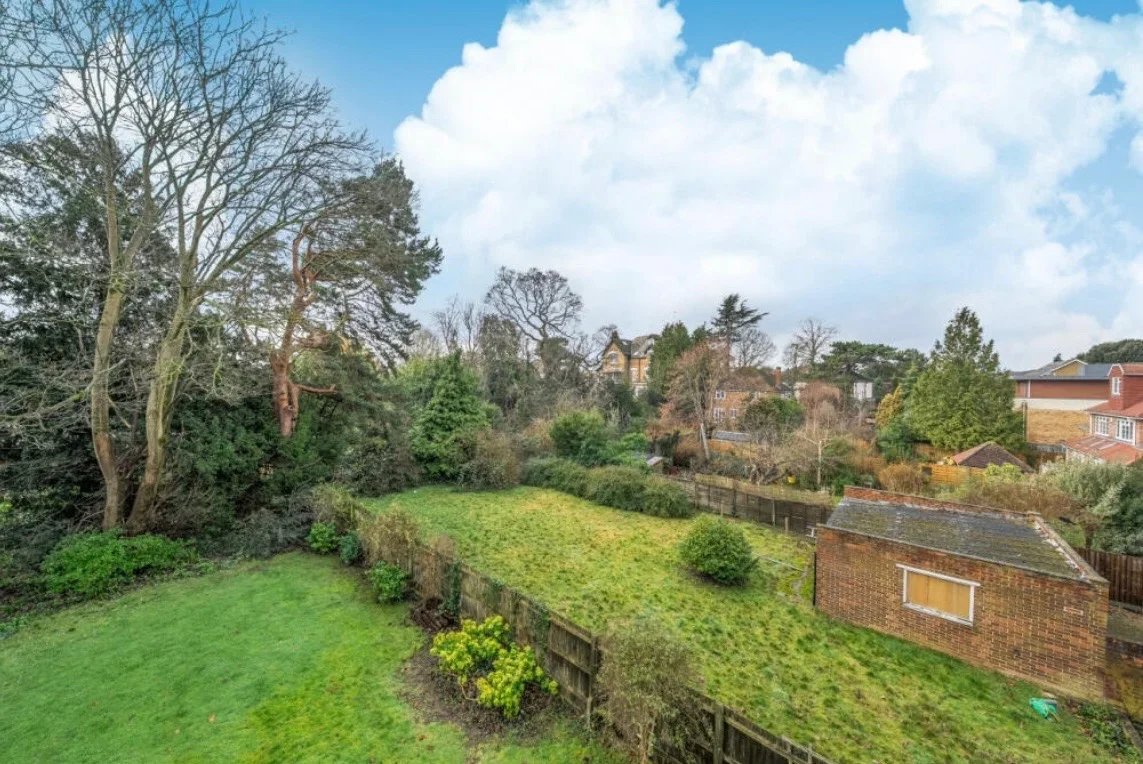 Flat Albemarle Road in Greater London
