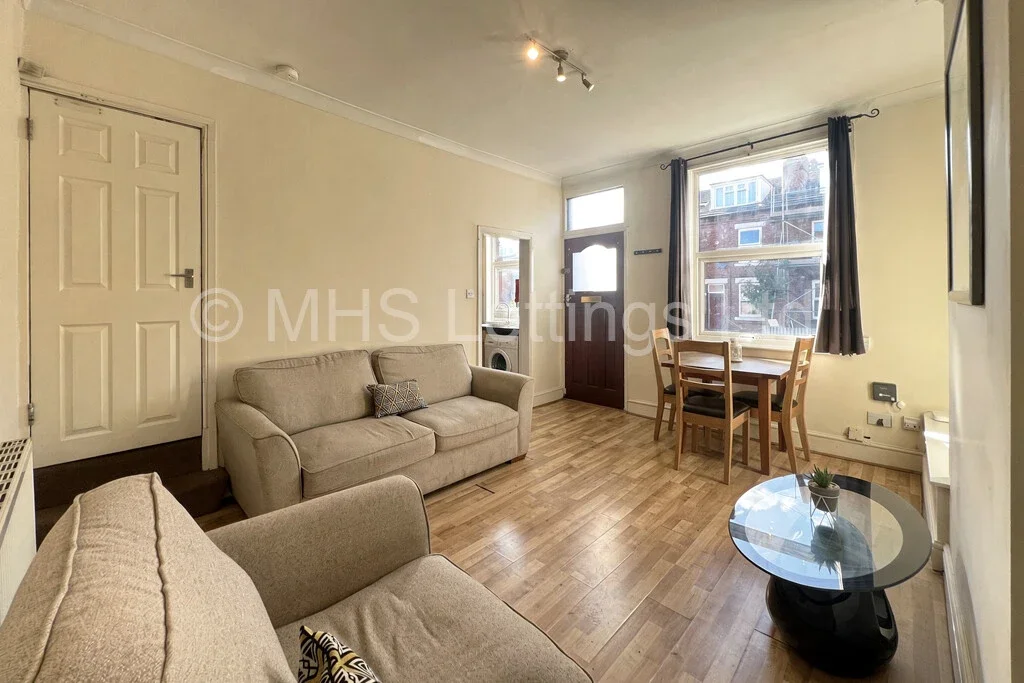 Flat Bankfield Terrace in Leeds