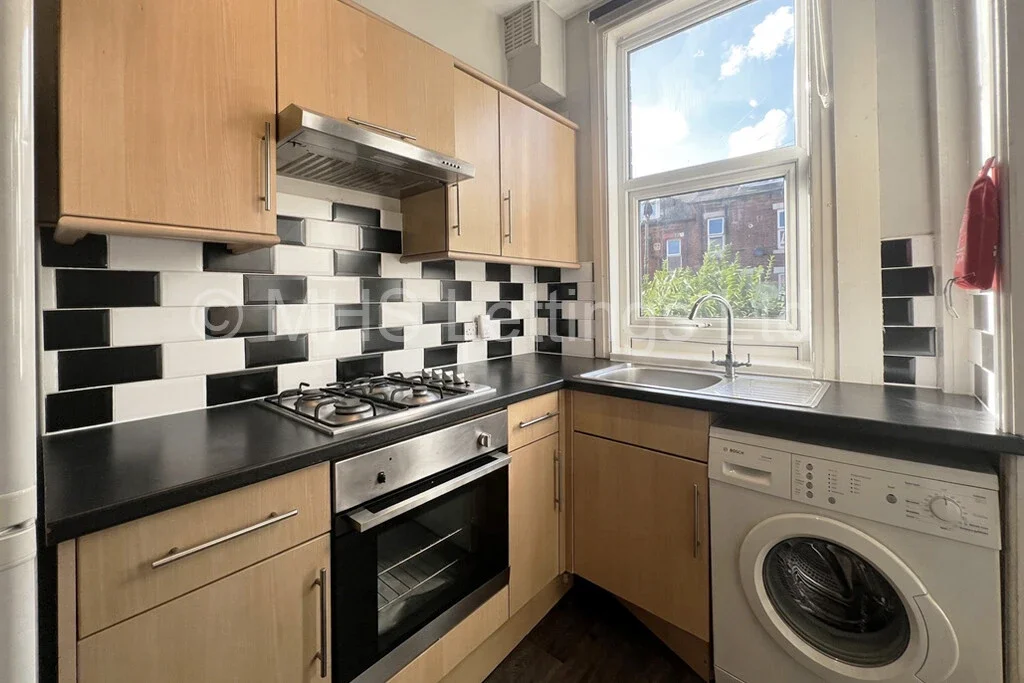 Flat Bankfield Terrace in Leeds