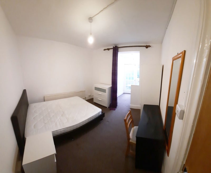Room Tunis Road in Greater London