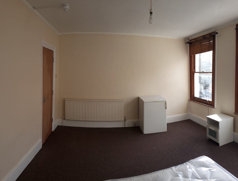 Room Tunis Road in Greater London