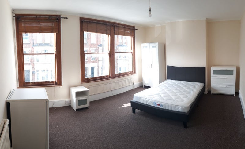 Room Tunis Road in Greater London