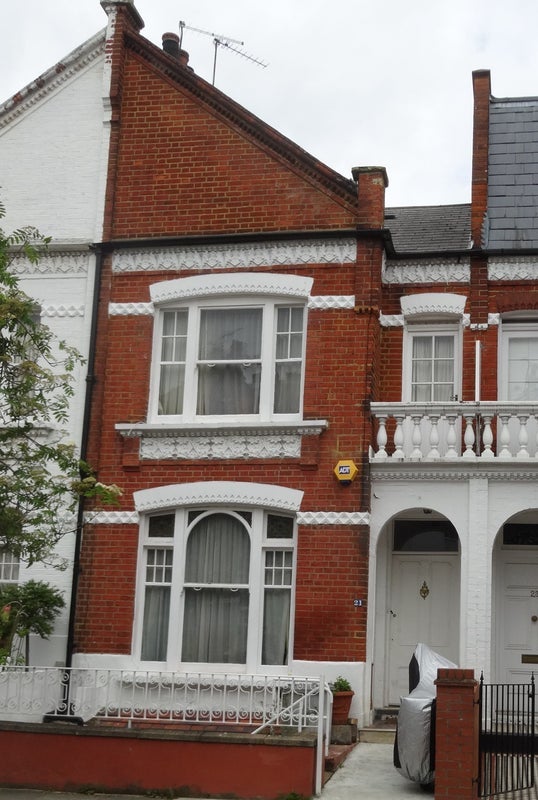 House Wandsworth Bridge Road in Greater London