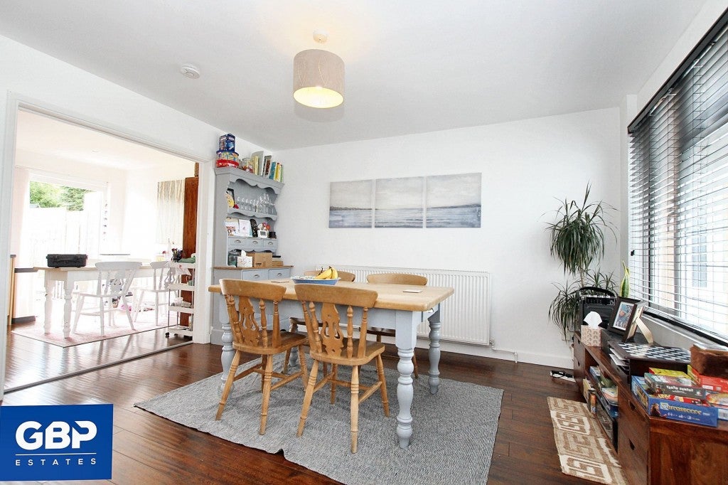 House Dunster Crescent in Greater London