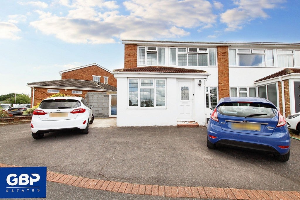 House Dunster Crescent in Greater London