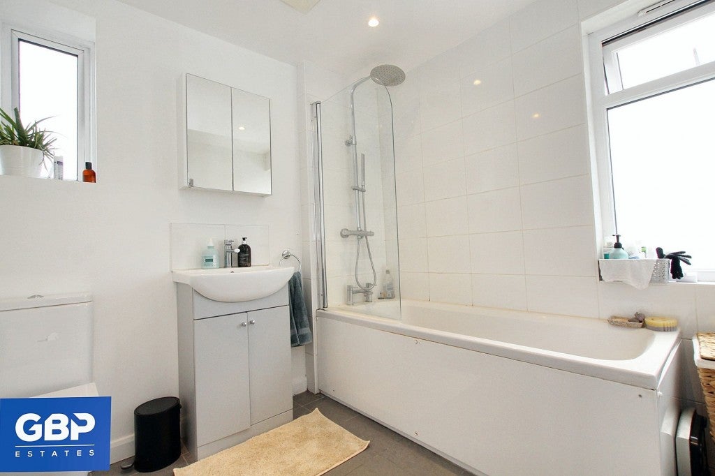 House Dunster Crescent in Greater London