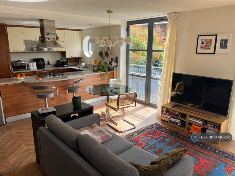 Flat Pitfield Street in Greater London