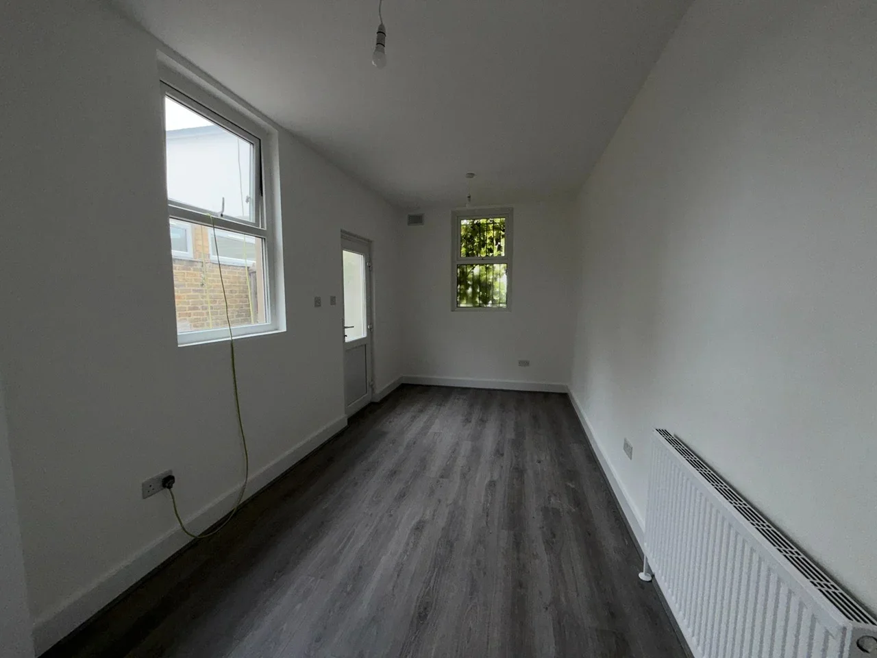 Flat Whitehorse Road in Greater London
