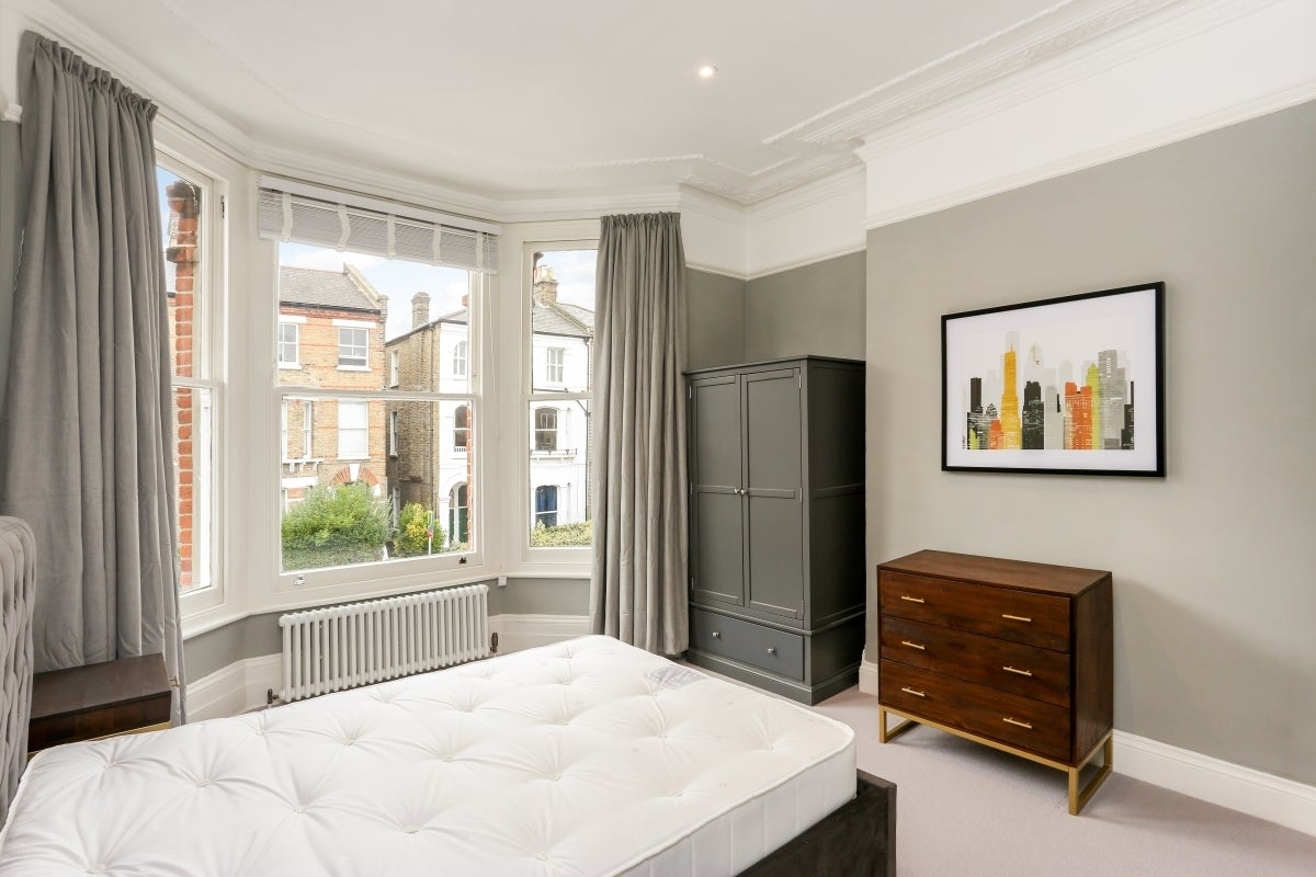 Flat Orlando Road in Greater London
