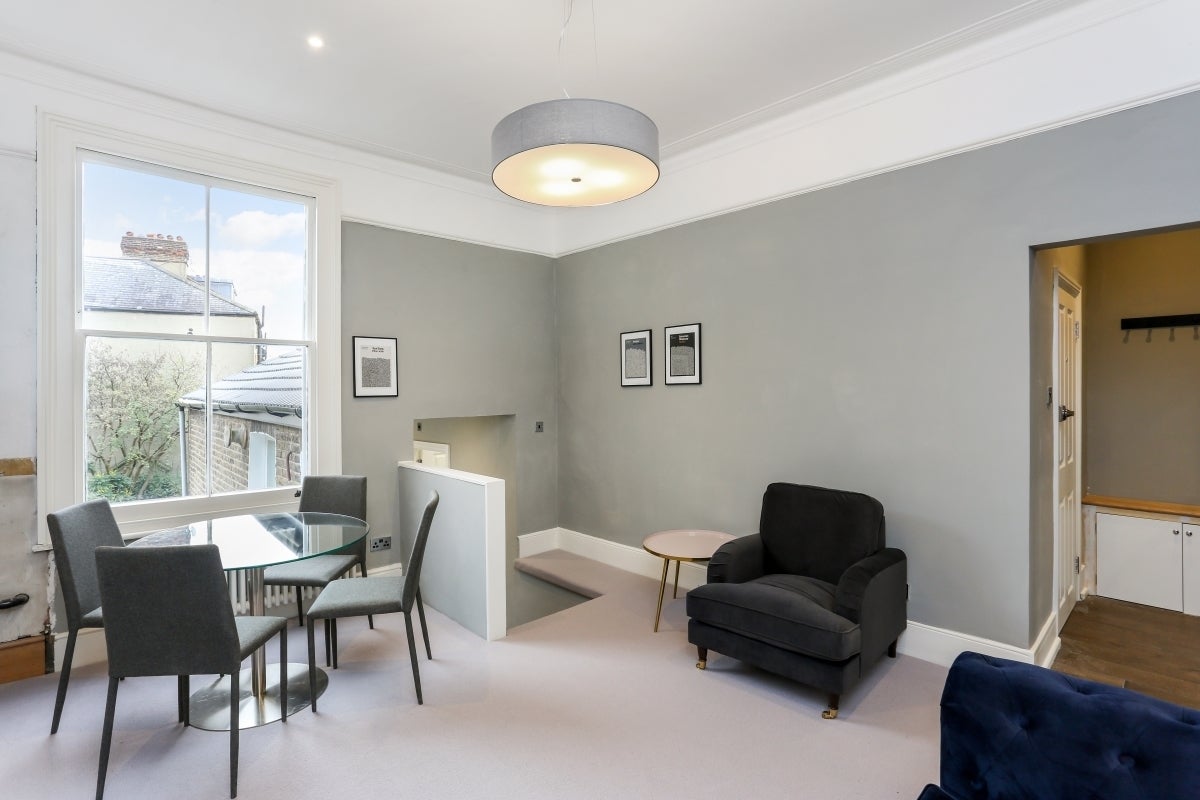 Flat Orlando Road in Greater London