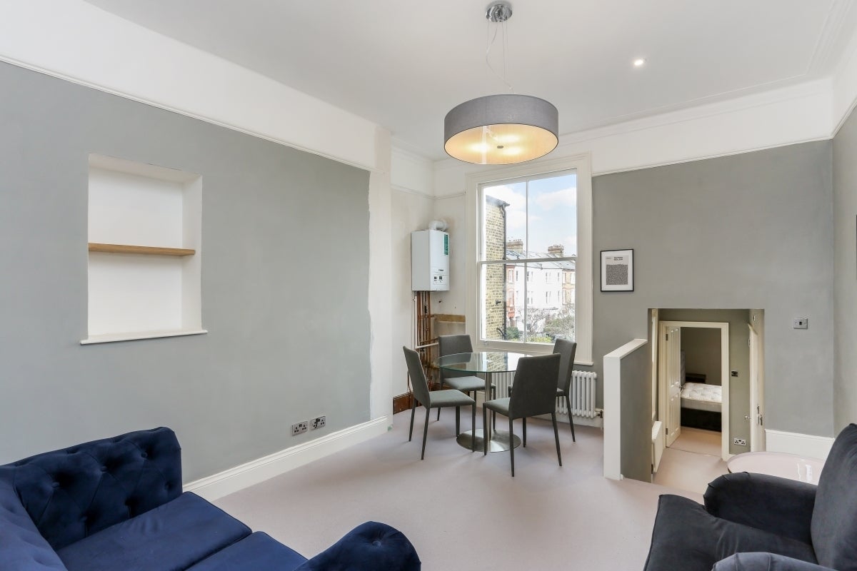 Flat Orlando Road in Greater London