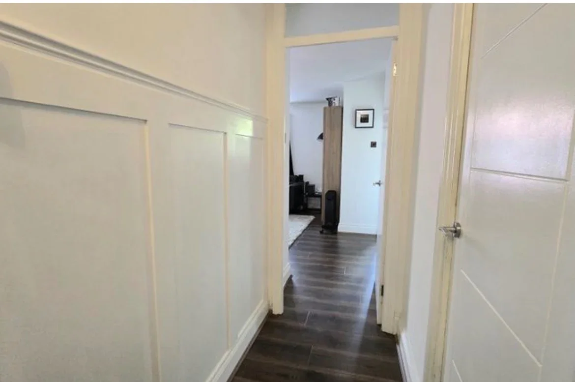 Flat Cotleigh Road in Greater London