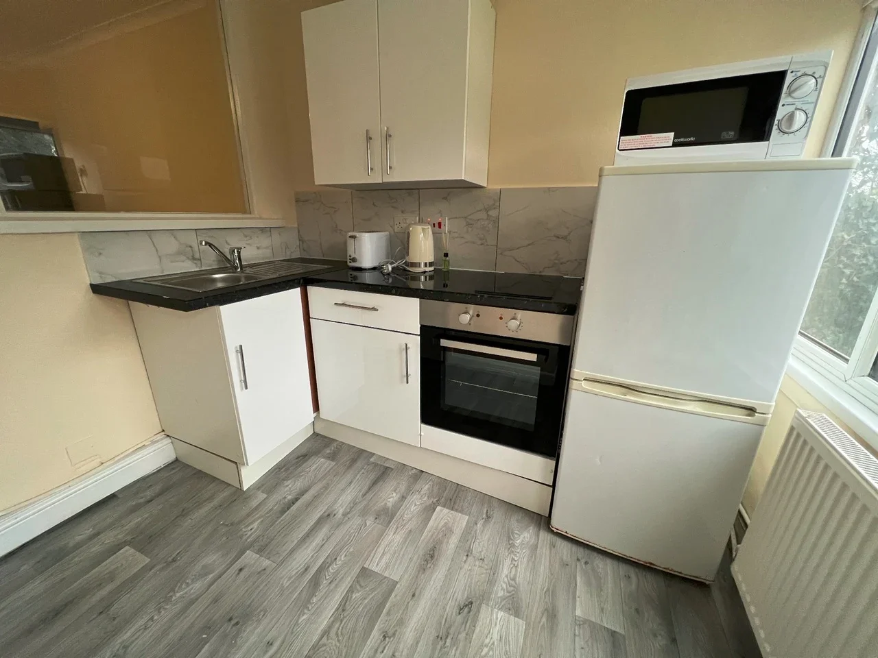 Flat Tokyngton Avenue in Greater London