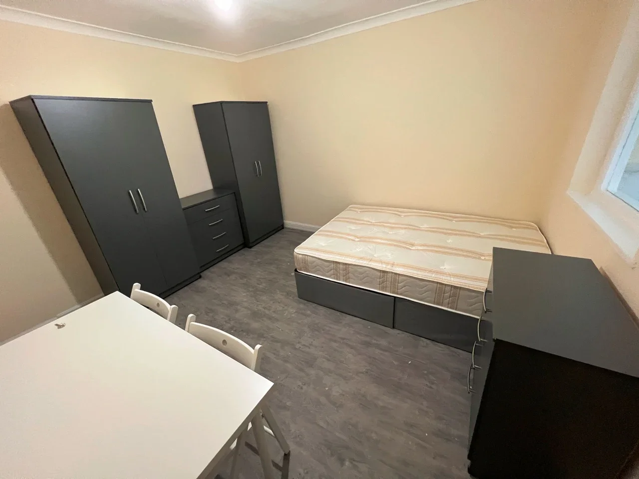 Flat Tokyngton Avenue in Greater London