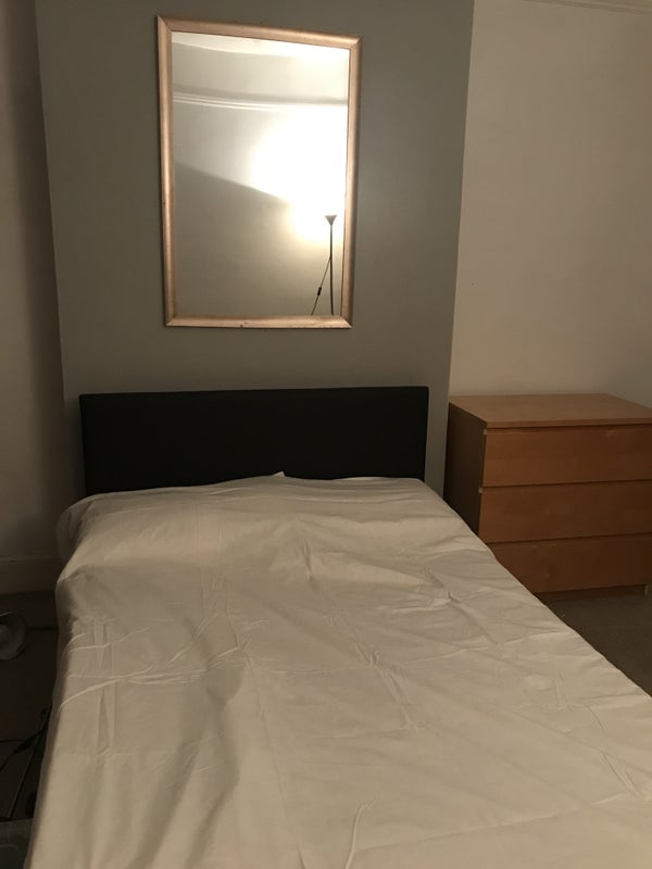Room Ascot Road in Greater London