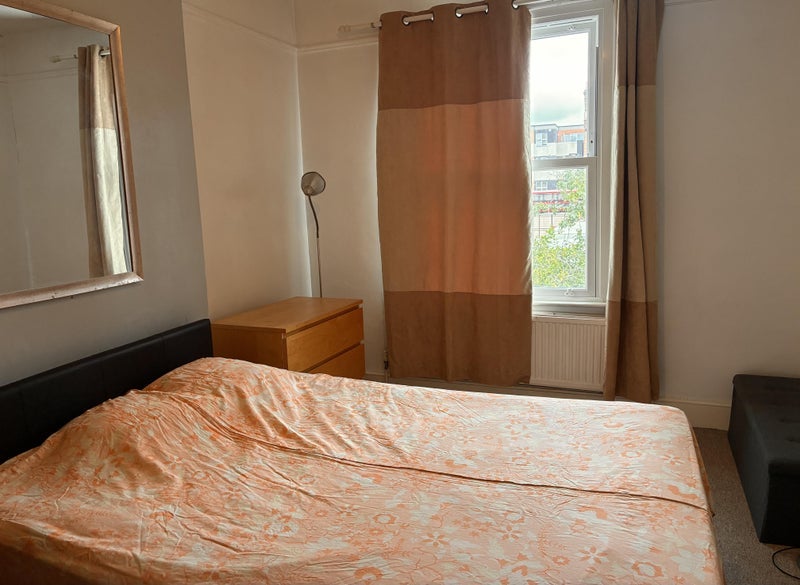 Room Ascot Road in Greater London
