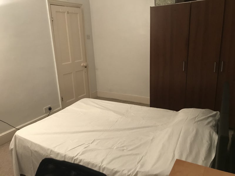 Room Ascot Road in Greater London