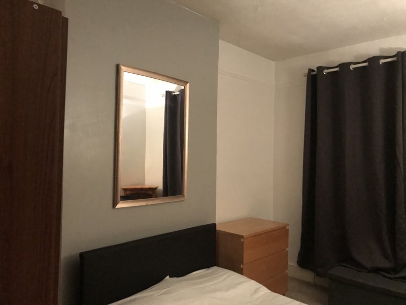 Room Ascot Road in Greater London