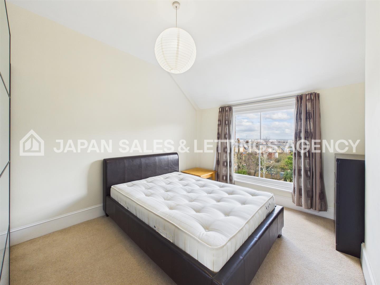 Flat Muswell Hill Road in Greater London