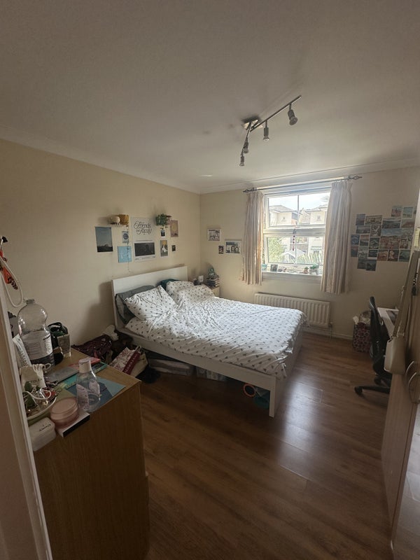 Room Sextant Avenue in Greater London