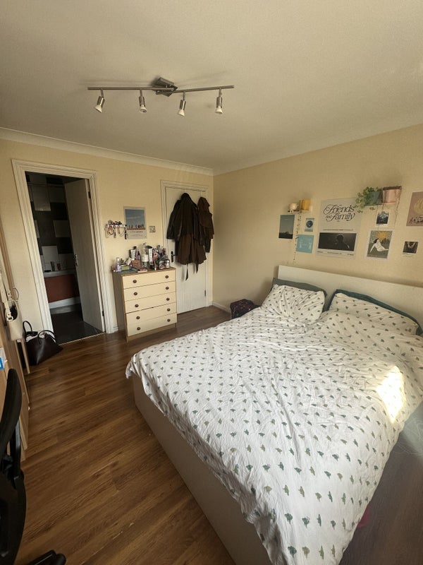 Room Sextant Avenue in Greater London