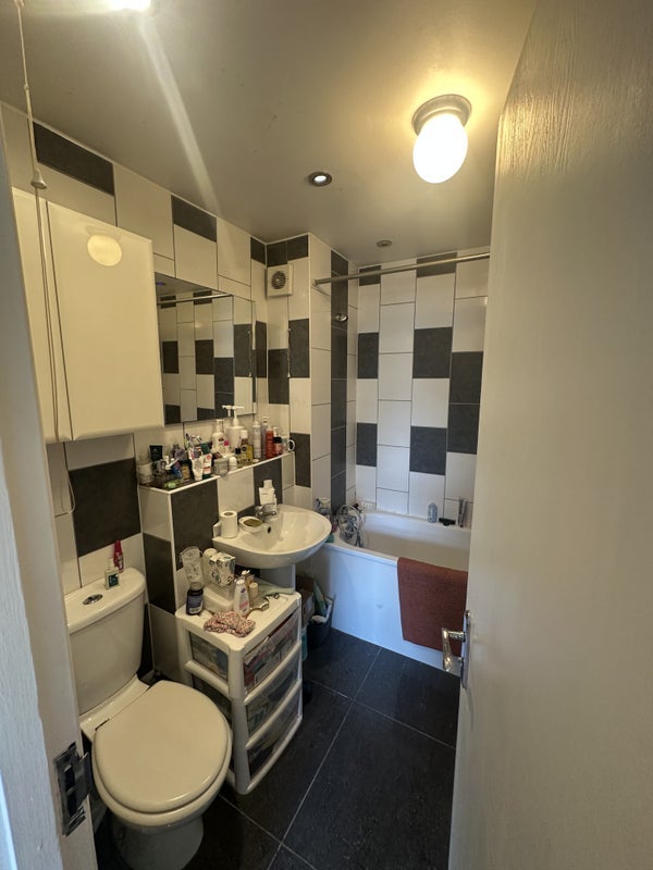 Room Sextant Avenue in Greater London