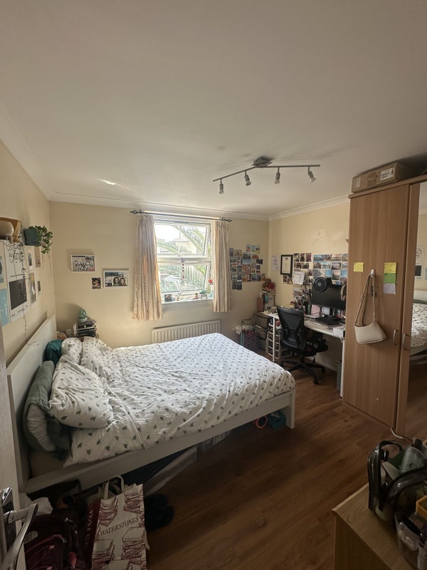 Room Sextant Avenue in Greater London