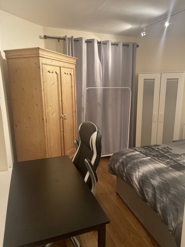 Room Collingham Place in Greater London