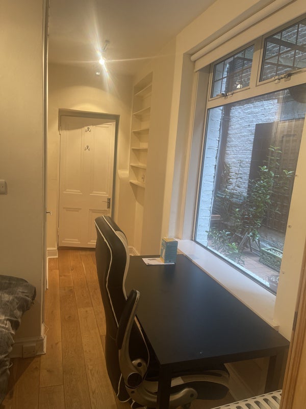 Room Collingham Place in Greater London