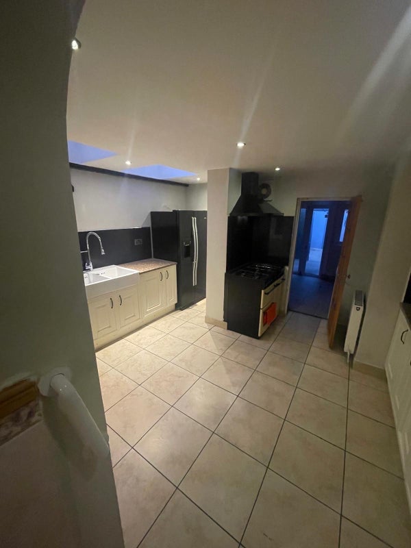 Room Somerset Road in Greater London