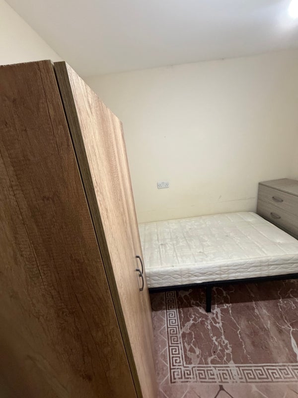 Room Somerset Road in Greater London