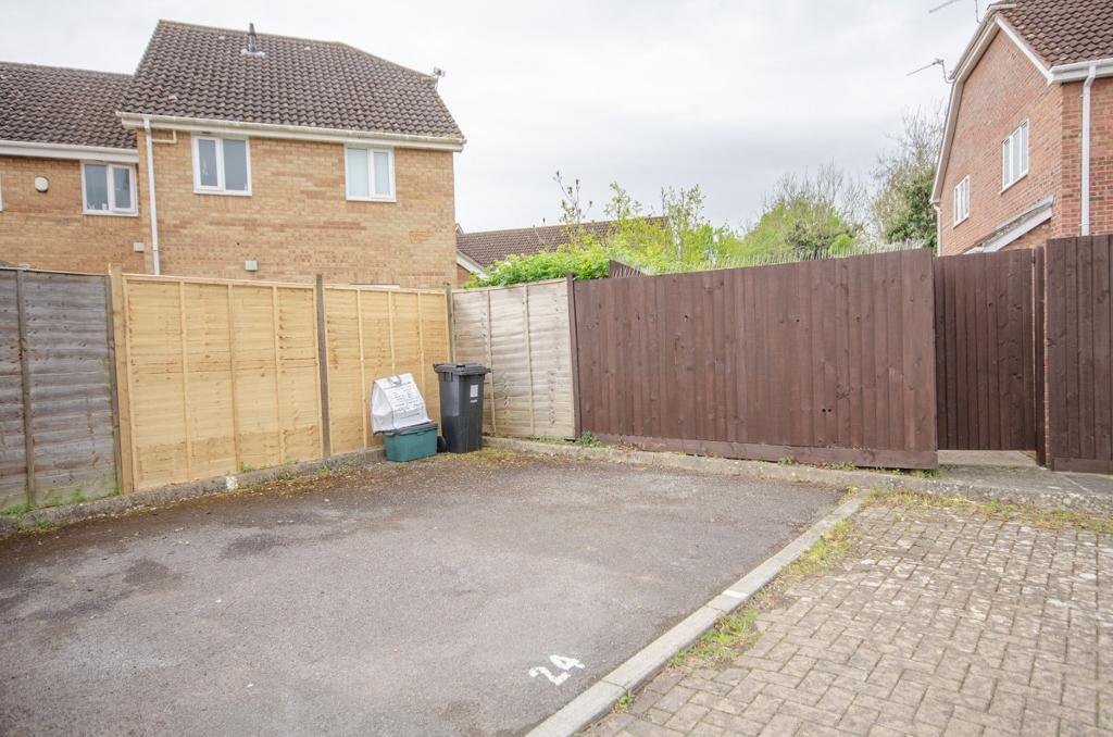 House Aintree Drive in Moorend