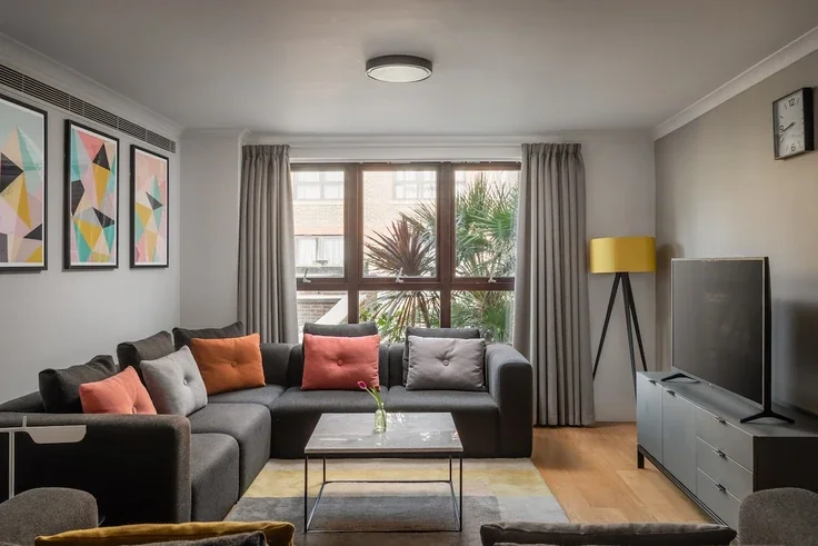 Flat Kensington High Street in Greater London