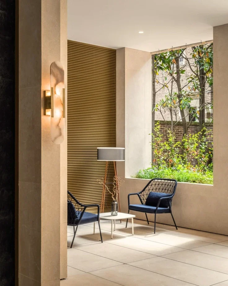 Flat Kensington High Street in Greater London