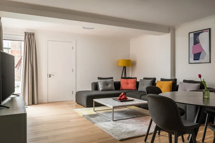 Flat Kensington High Street in Greater London