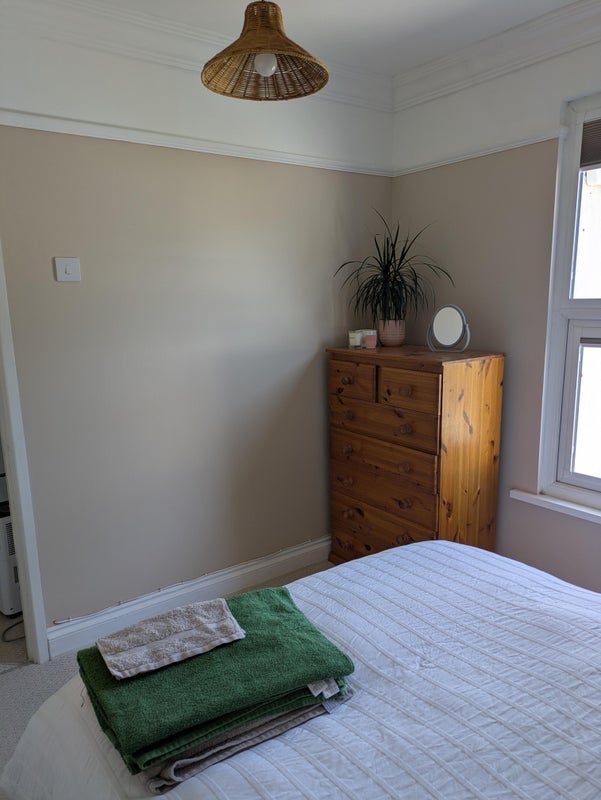 Room Bradley Crescent in Bristol