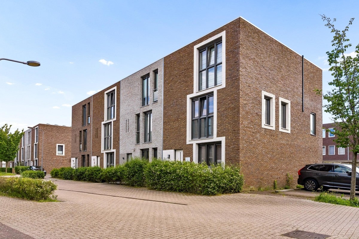 Tussenwoning te koop: Iskurstraat 8, Almere
