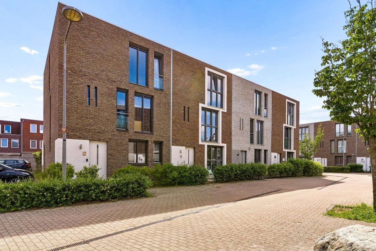 Tussenwoning te koop: Iskurstraat 8, Almere