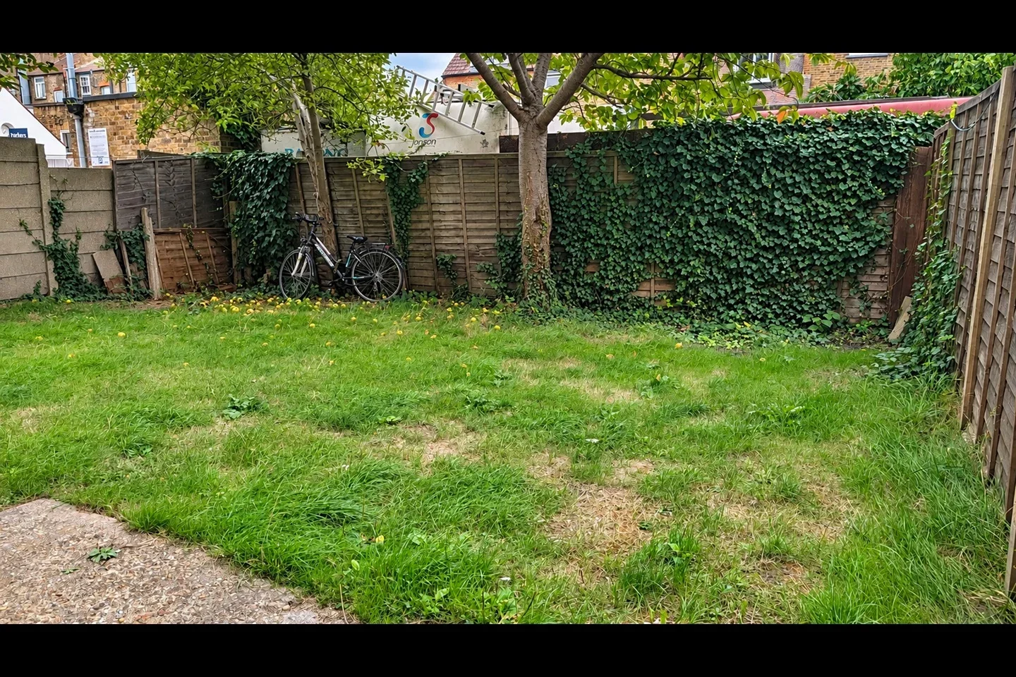 Flat Babington Road in Greater London