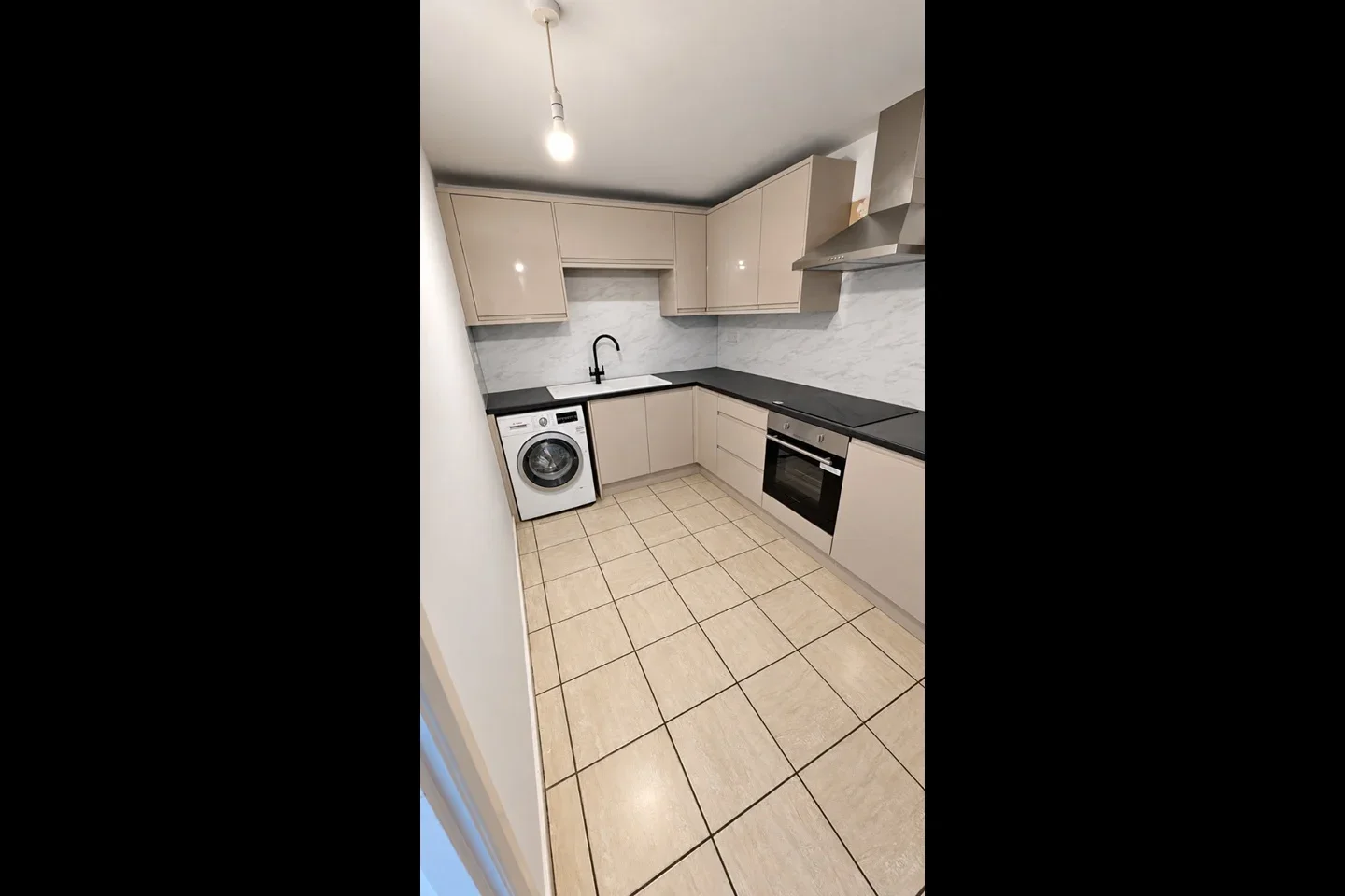 Flat Babington Road in Greater London