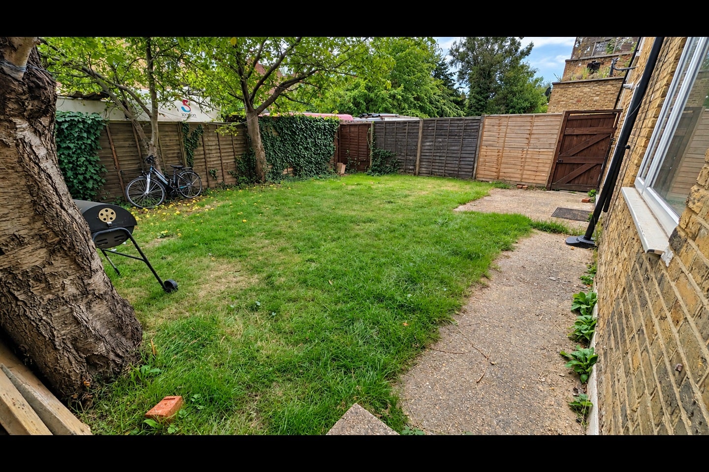 Flat Babington Road in Greater London