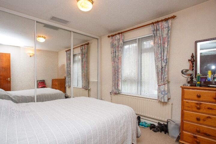 Flat Wyke Road in Greater London