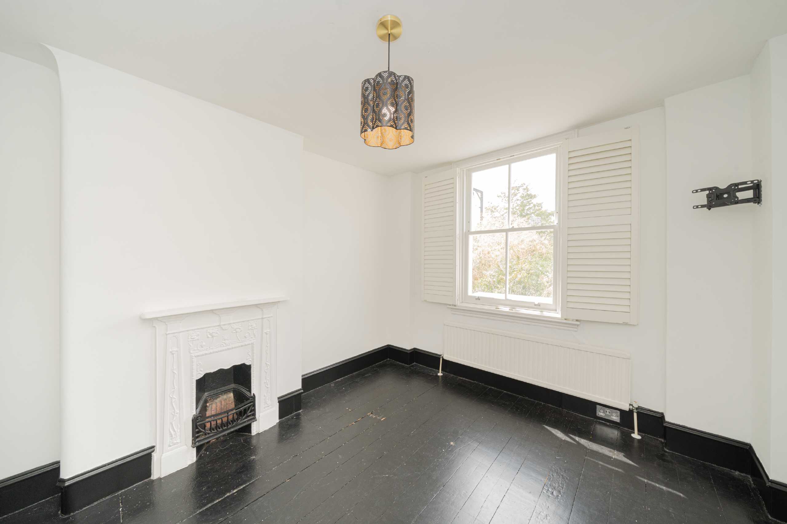 Flat Bracewell Road in Greater London