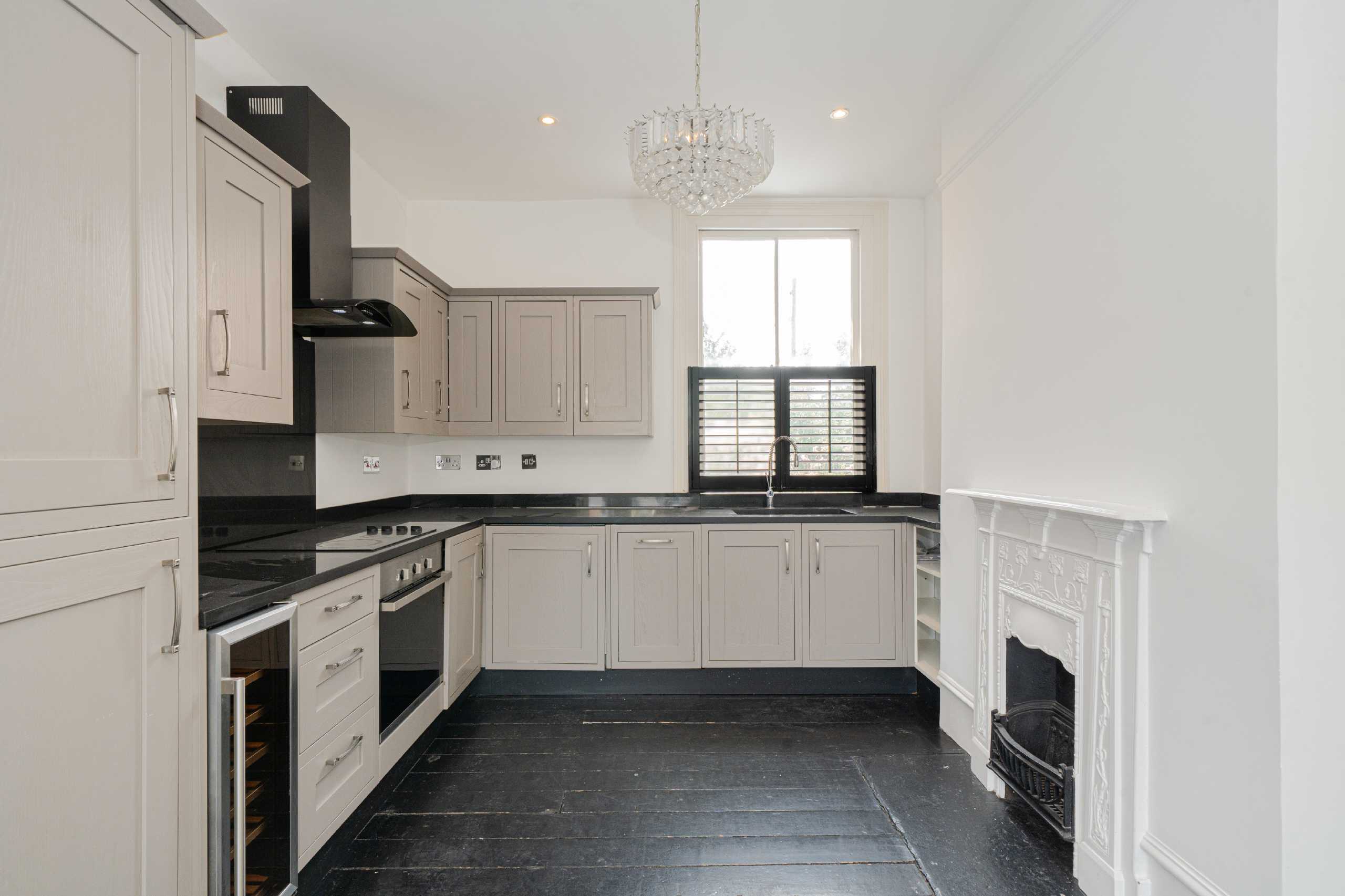 Flat Bracewell Road in Greater London
