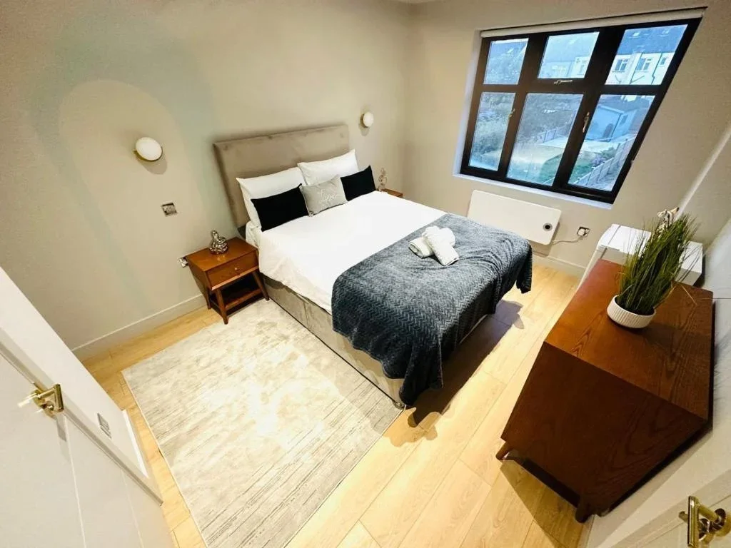 Flat Milborough Crescent in Greater London