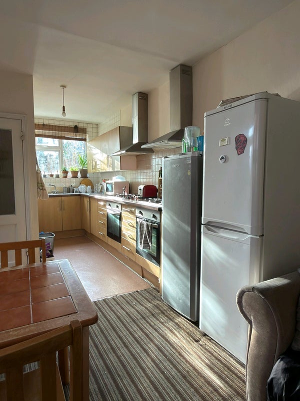 Room Warham Road in Greater London