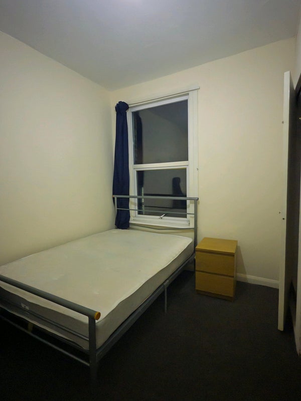Room Warham Road in Greater London
