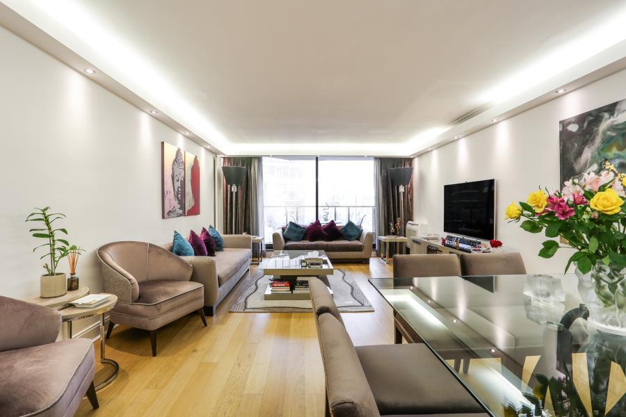 Flat Blythe Road in Greater London