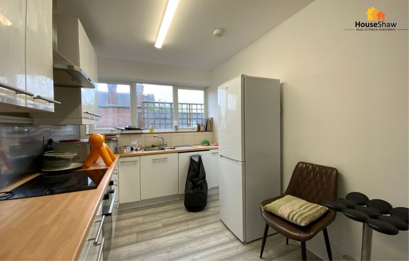 Room Station Hill in Cookham Rise