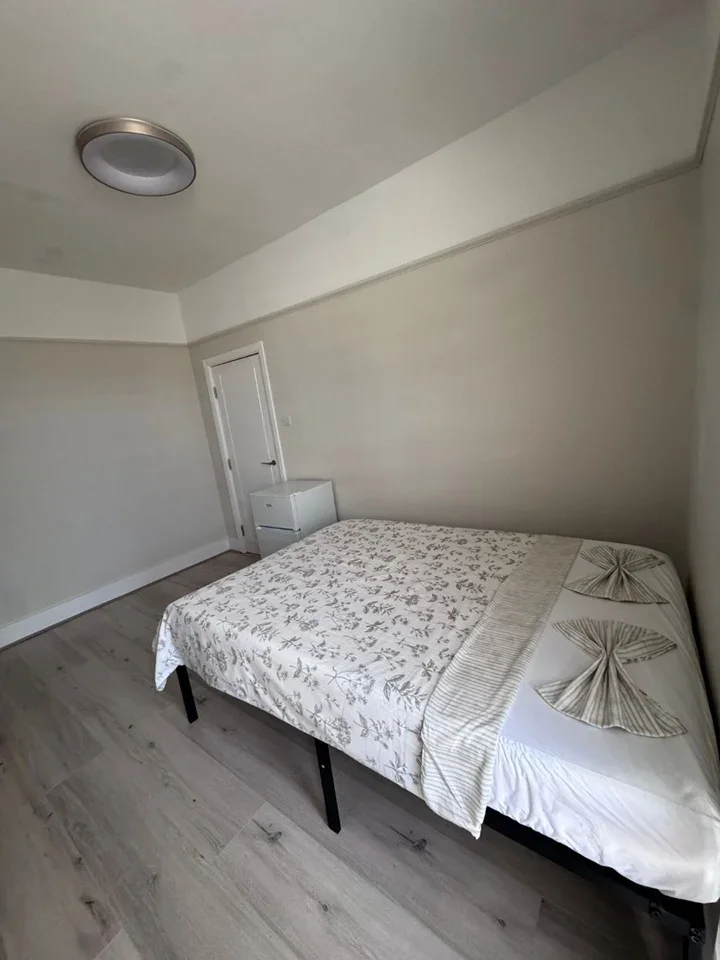 Room Moffat Road in Greater London